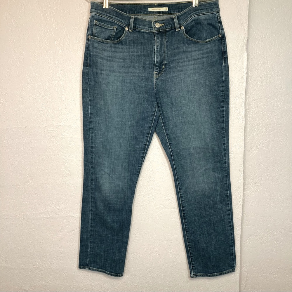 Levi’s Women’s Classic Straight  size 12 M Jeans 31” Waist - 29” Inseam
